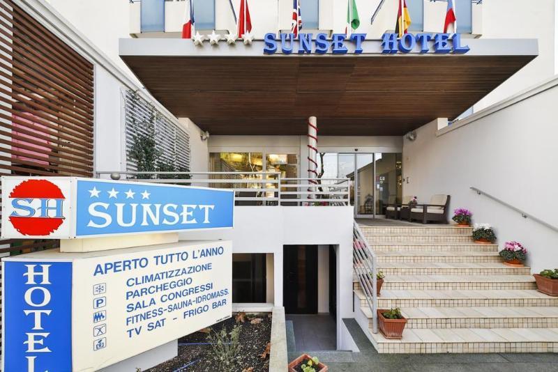 Hotel Sunset Rimini Kültér fotó